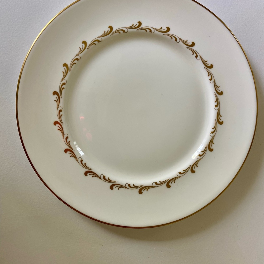 Royal Doulton Rondo White and Gold Dinner Plates - Set of 9